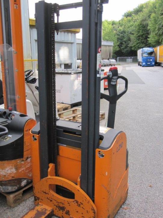 Gepflegte Flurförderfahrzeuge-4